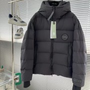 Canada Goose连帽反光条羽绒服