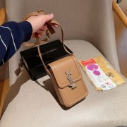 SOLFERINO光滑皮革迷你手机包