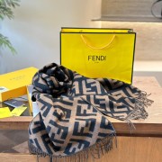 Fendi芬迪秋冬限量新款FF披风