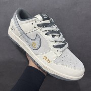 Nk SB Dunk Low 斯图西蛇年联名 猪八银勾 周年高端定制 低帮休闲板鞋 DM6868-008