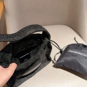 藤编抽绳编织手提包