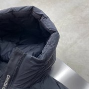 Canada Goose连帽反光条羽绒服