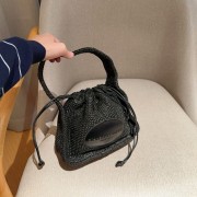 藤编抽绳编织手提包
