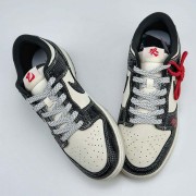 Nike SB Dunk Low x UNDEFEATED 蛇年限定 黑白满天星