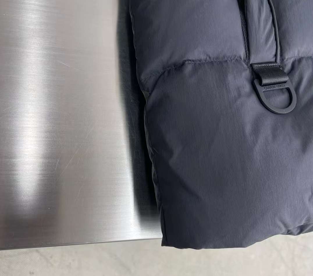 Canada Goose连帽反光条羽绒服 第6张