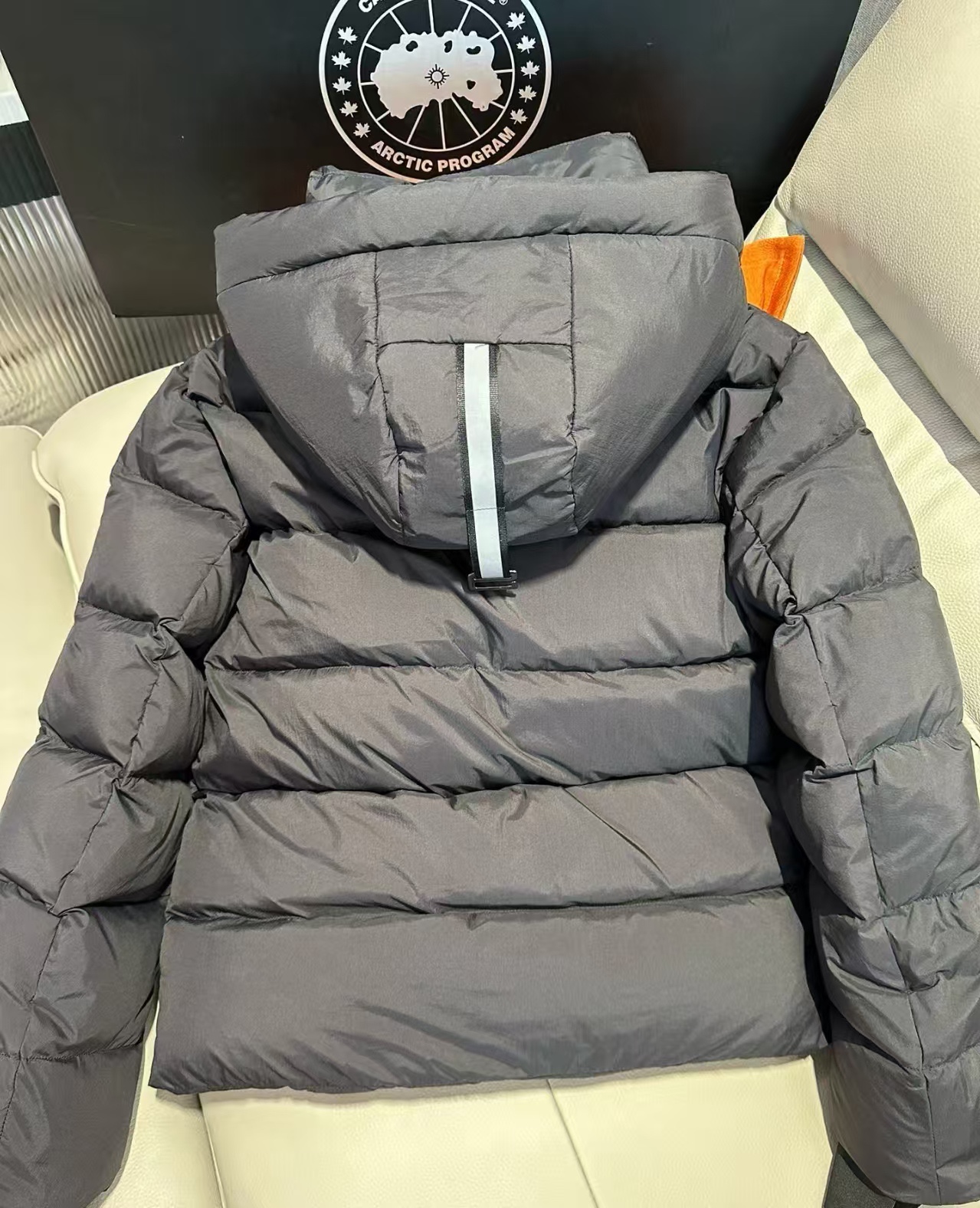 Canada Goose连帽反光条羽绒服 第12张