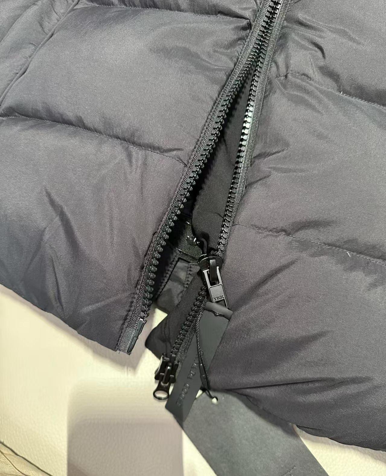 Canada Goose连帽反光条羽绒服 第10张