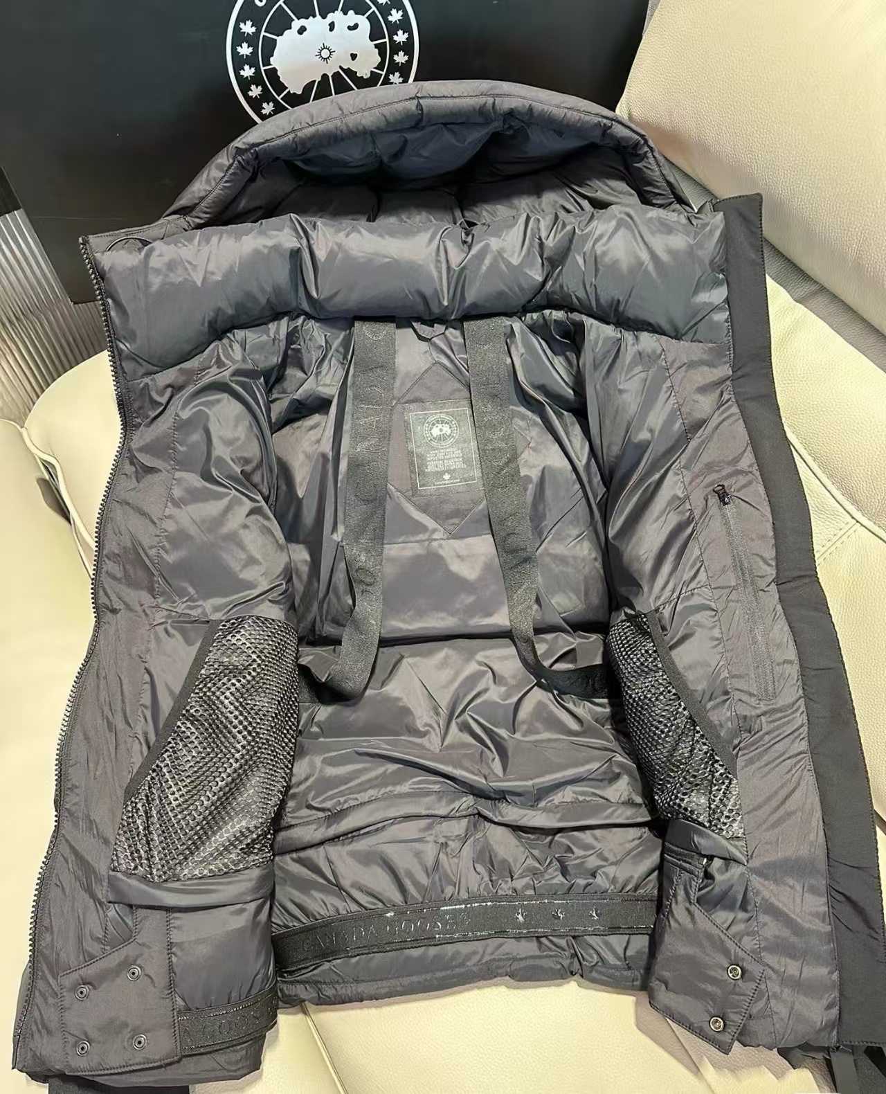 Canada Goose连帽反光条羽绒服 第14张