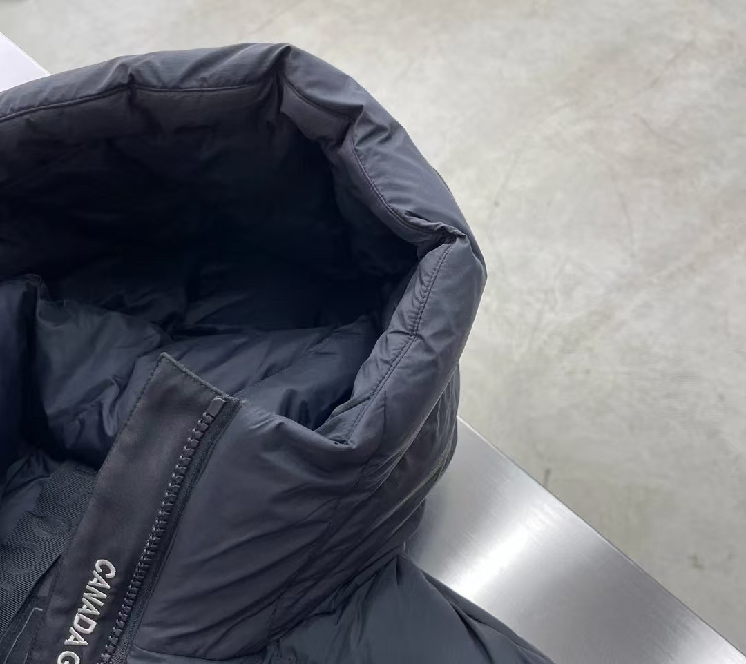 Canada Goose连帽反光条羽绒服 第4张