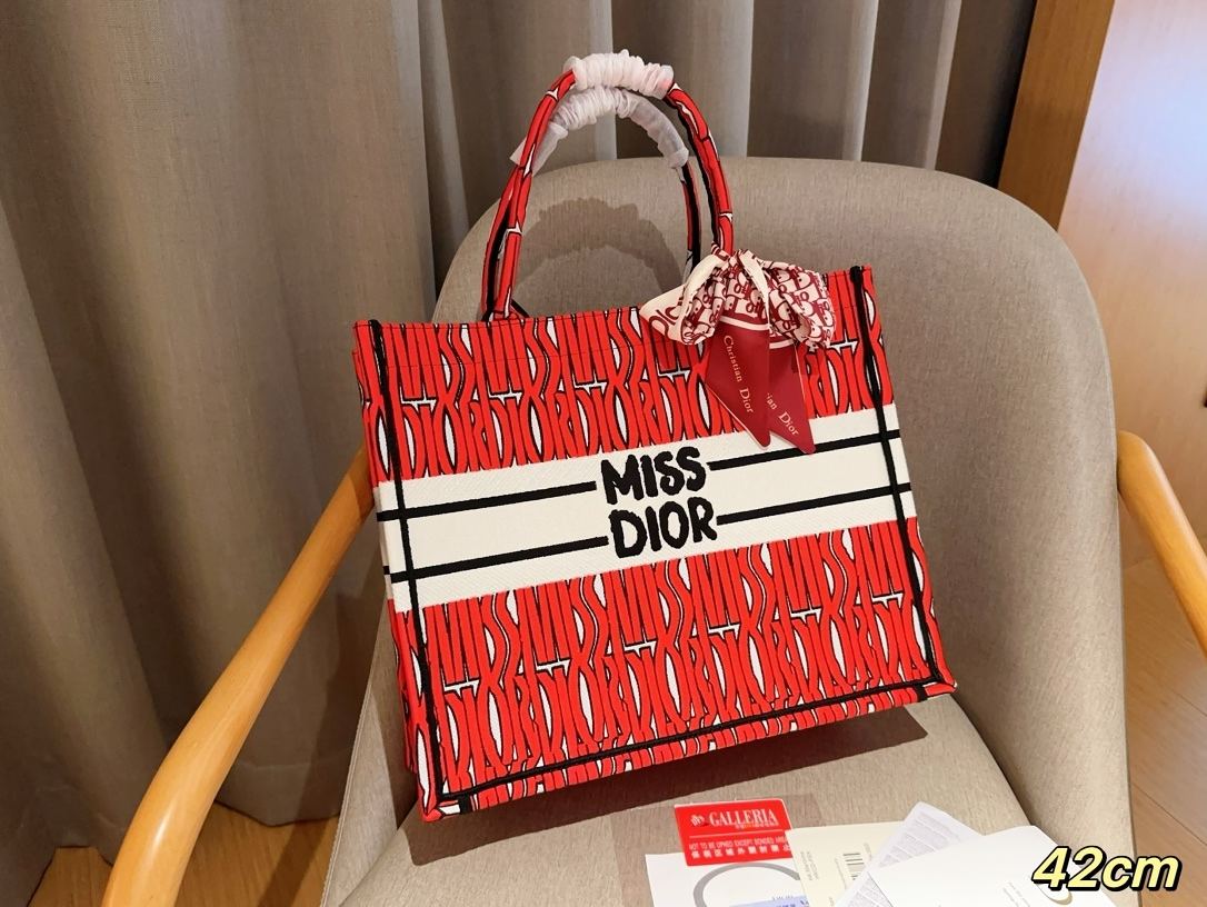 24新品winter miss dior系列 Tote book 托特包tote 第1张