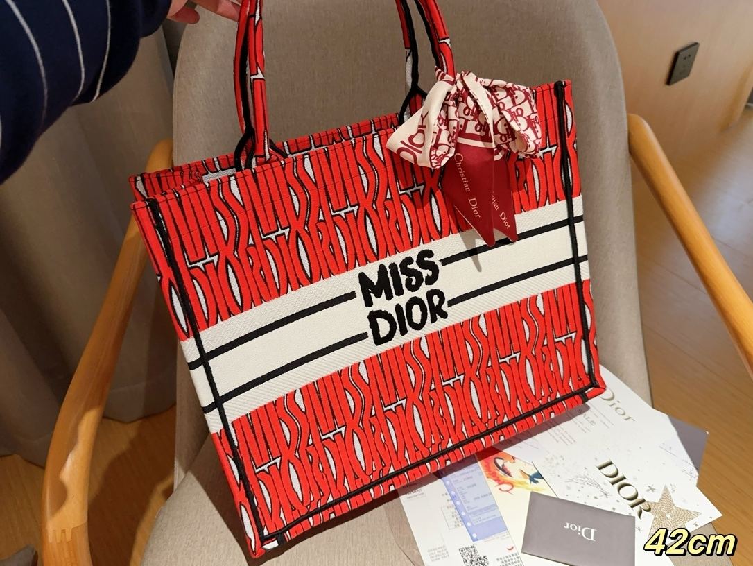 24新品winter miss dior系列 Tote book 托特包tote 第2张