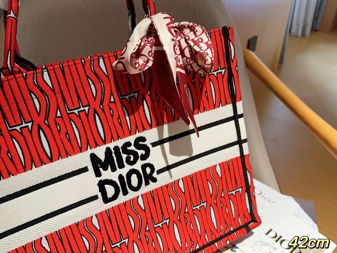 24新品winter miss dior系列 Tote book 托特包tote 第6张