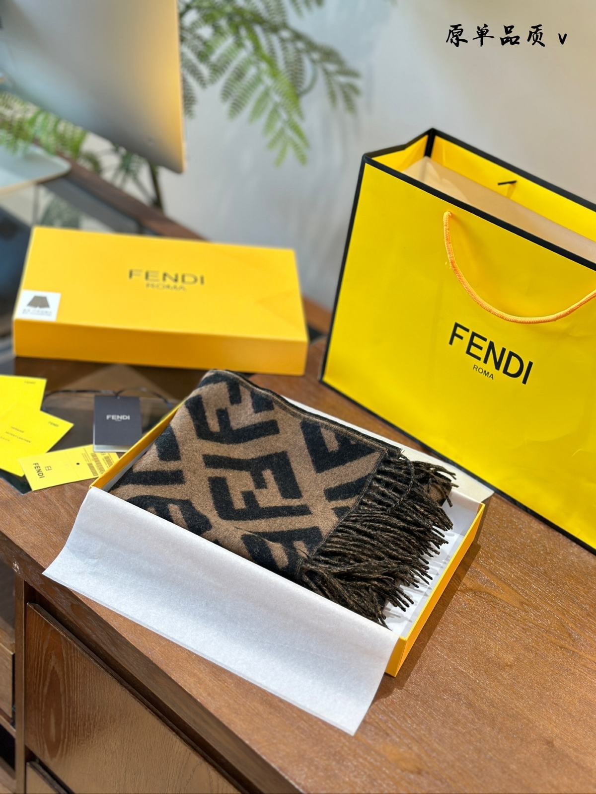 Fendi芬迪秋冬限量新款FF披风 第8张