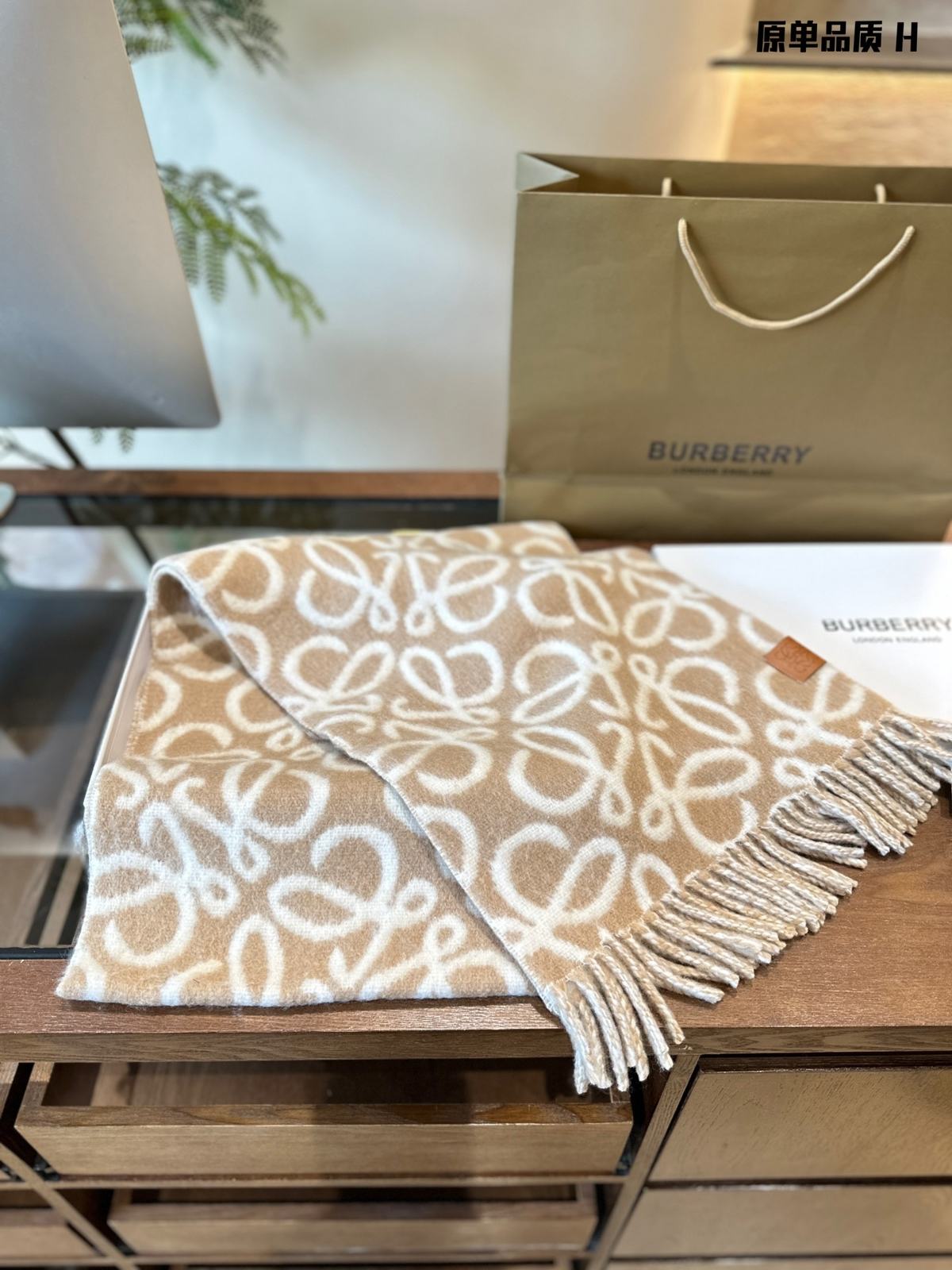 LOEWE冬季新品围巾 第4张