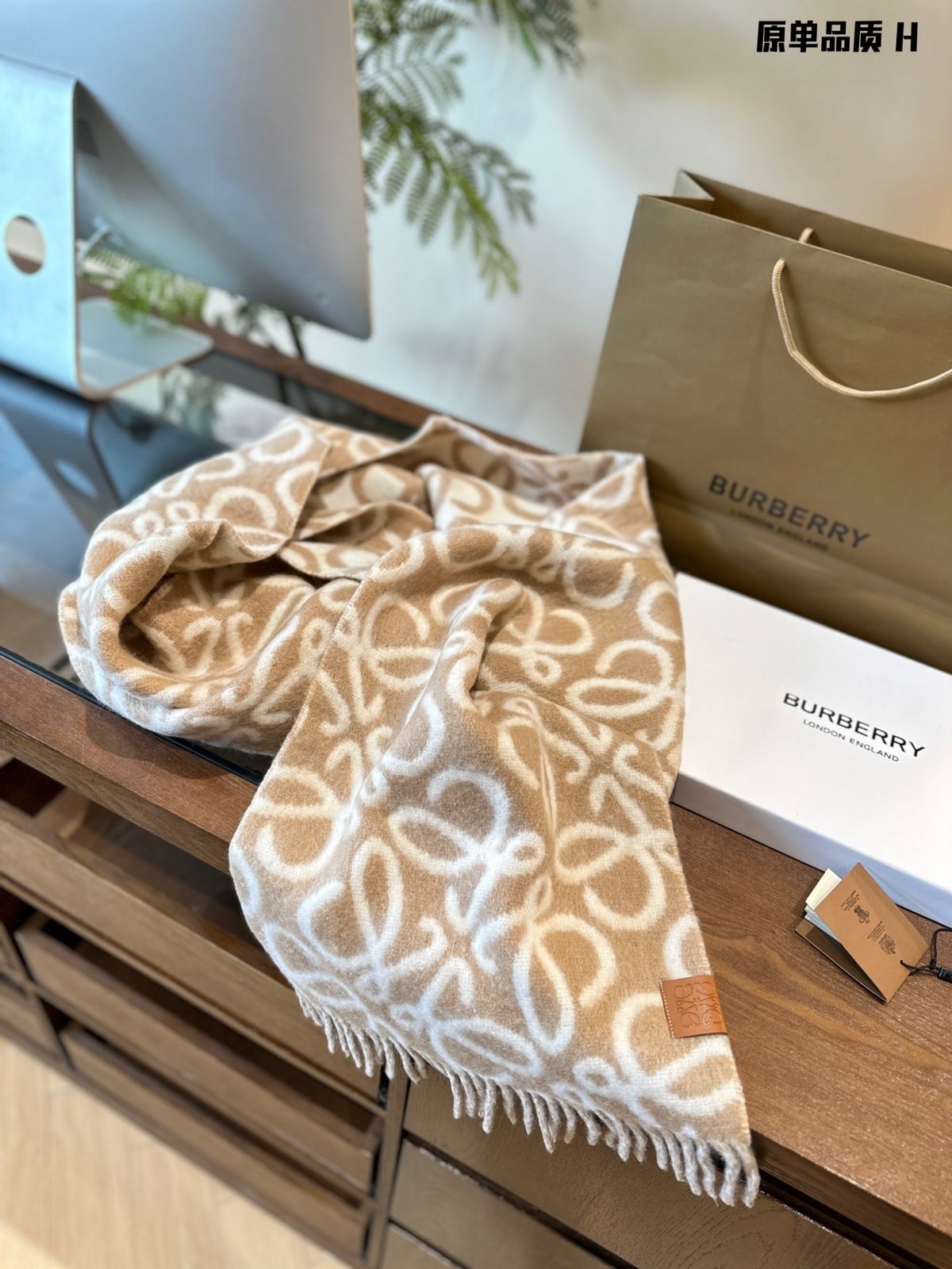 LOEWE冬季新品围巾 第5张